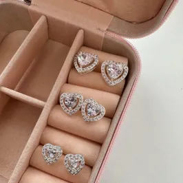 BRINCO G CORACAO CRAVEJADO - BANHADO A PRATA