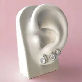 BRINCO GOTA CRAV LARA CRISTAL - BANHADO A PRATA