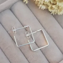 ARGOLA M QUADRADA LISA - BANHADO A PRATA