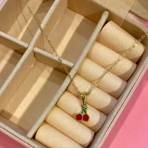 GARGANTILHA MINI CORAÇÕES + CEREJA 35CM