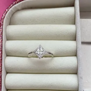 ANEL REG ESTRELADO CRAV - BANHADO A PRATA