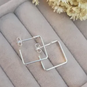 ARGOLA M QUADRADA LISA - BANHADO A PRATA