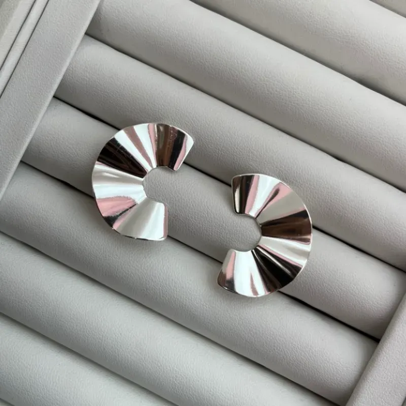 ARGOLA LEQUE - BANHADO A PRATA 18K