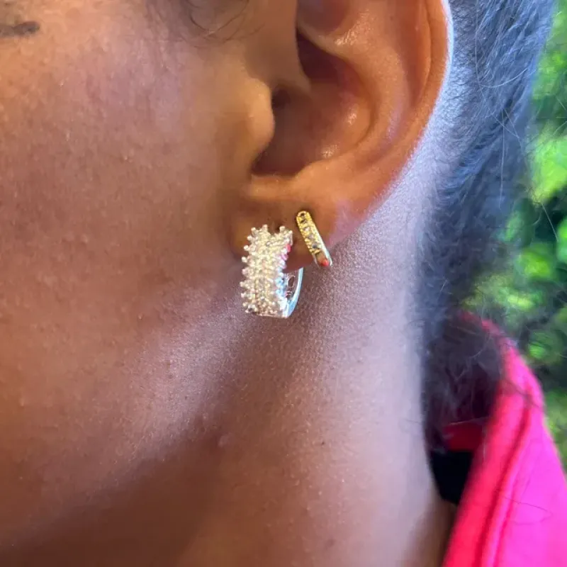 ARGOLA G LORENA CRAVEJADA - BANHADO A PRATA