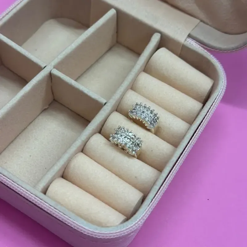 ARGOLA P LORENA CRAVEJADA - BANHADO A PRATA