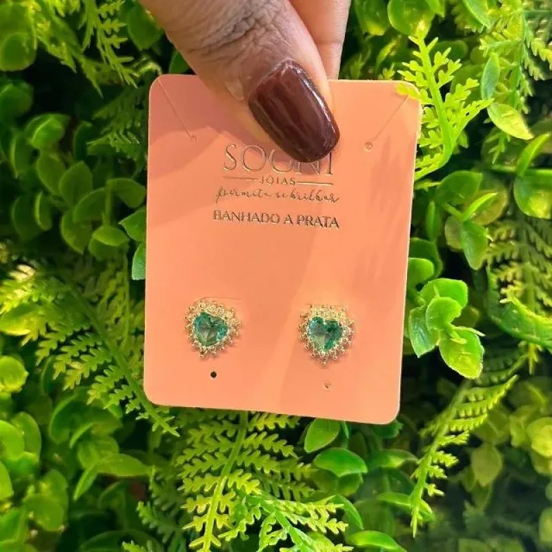 BRINCO CORAÇÃO CRAVEJADO VERDE - BANHADO A PRATA