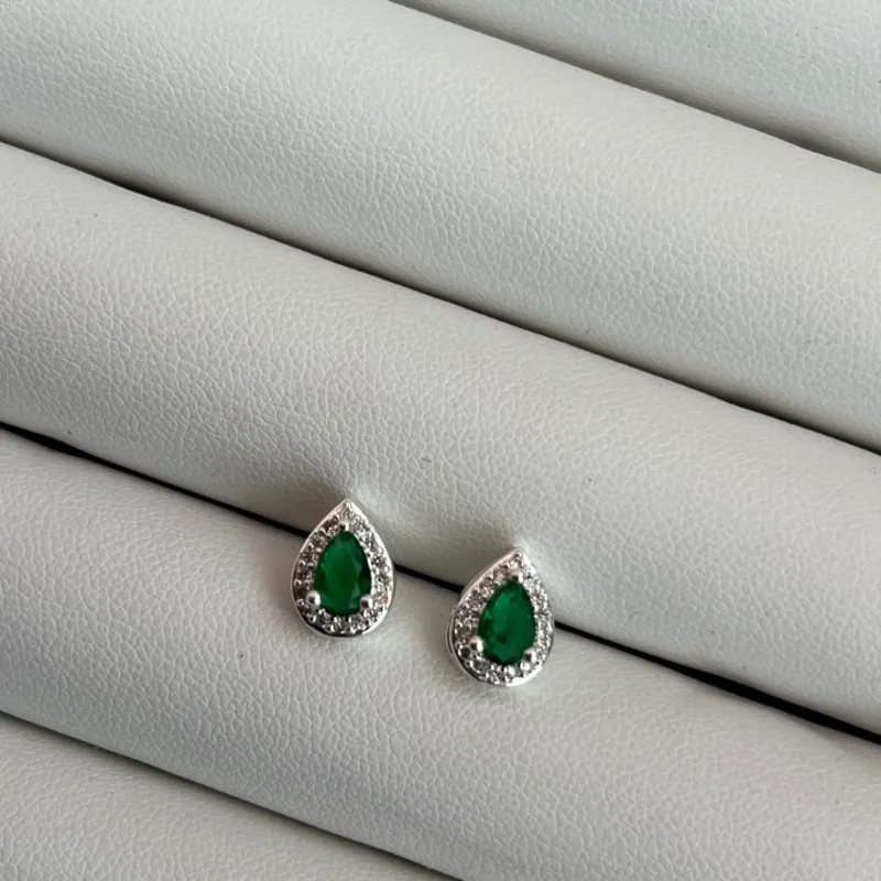 BRINCO GOTA CRAV LARA VERDE- BANHADO A PRATA