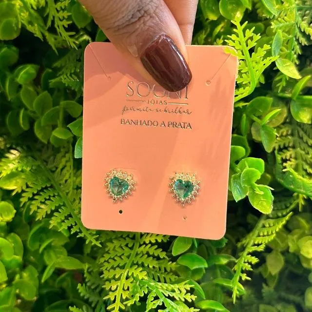 BRINCO CORAÇÃO CRAVEJADO VERDE - BANHADO A PRATA