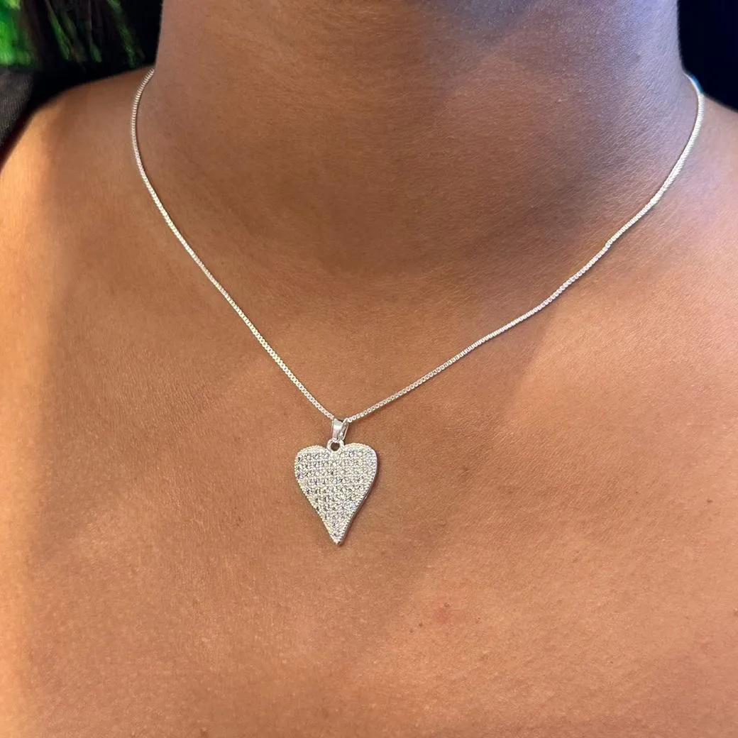 GARGANTILHA CORAÇÃO CRAVEJADO  - BANHADO A PRATA